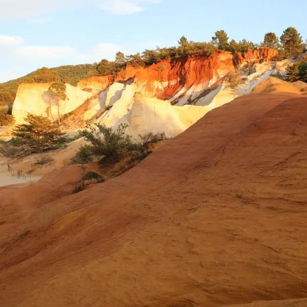Camping le Colorado、リュストレルのホテル