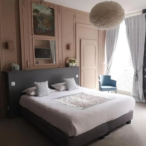 Hôtel Restaurants & Spa Perier Du Bignon，位于拉瓦勒的酒店
