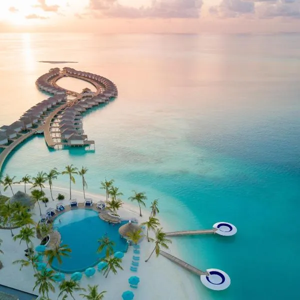 Kandima Maldives - 50 Percent Off on Return Domestic Flight Transfers on stays 4 nights or more between 01 Apr & 10 Oct 2025，位于科卢马杜卢的酒店