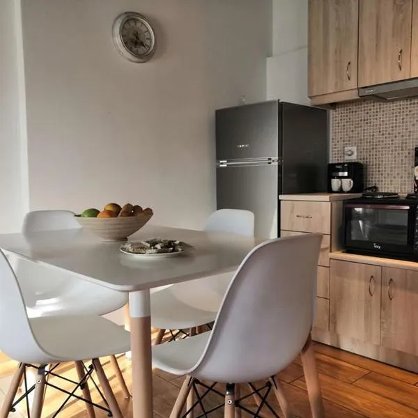 The Little Gem Under The Rocks, hotell sihtkohas Kastrákion