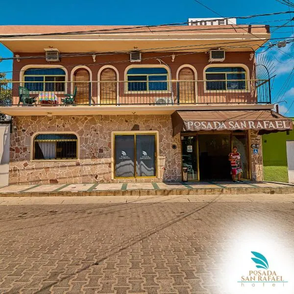 Hotel Posada San Rafael: Barra de Navidad şehrinde bir otel
