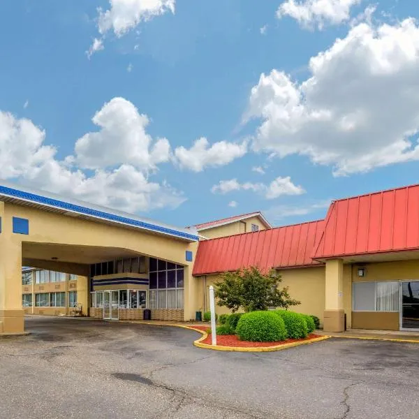 Econo Lodge Inn & Suites Triadelphia - Wheeling, hotel v destinaci Triadelphia