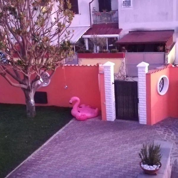 Orange Holiday Home, hotel in Torvaianica