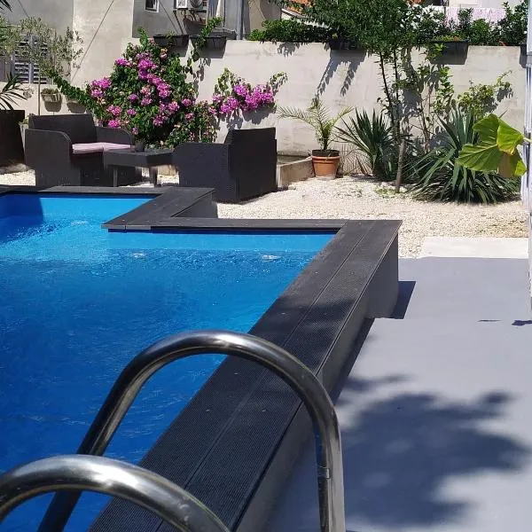 Captain Emo City Apartments, hotel u Puli