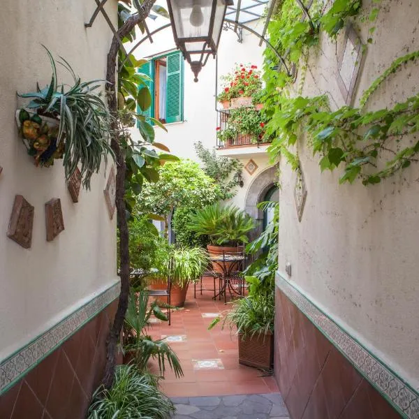 Villa Elisa Holiday Home, hotel v Sorrentu