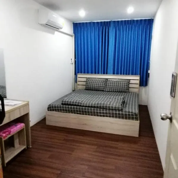 Happy Home Hostel, hotel in Lat Krabang