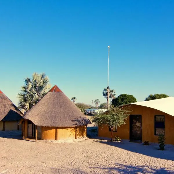 Ongula Village Homestead Lodge, hotel in Omupumba