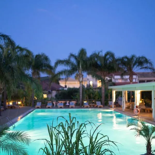 Zoe Seaside Resort, hotel em Gialova
