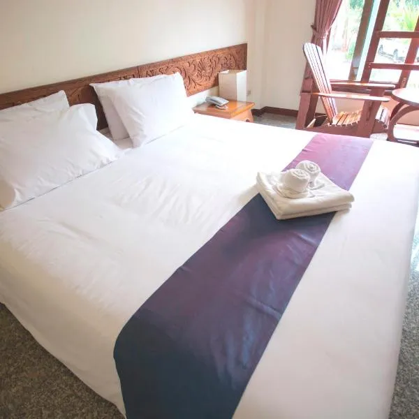 Tak Andaman Resort & Hotel, hotel v destinaci Tak