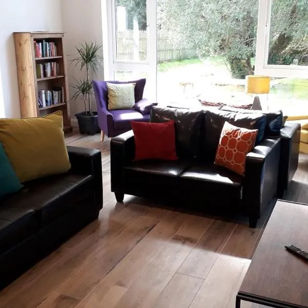 The Benwiskin Centre, Hotel in Ballaghnatrillick