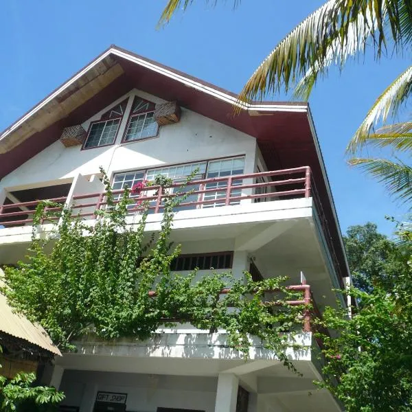 ANTELOPE GUESTHOUSE, hótel í Koror