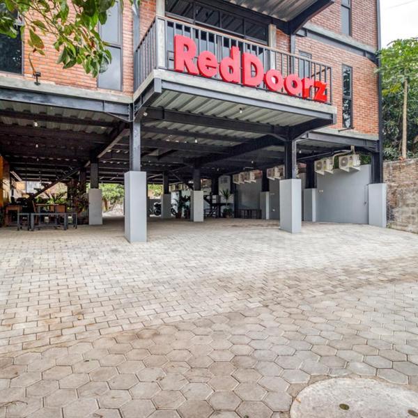 RedDoorz Syariah @ Babadan Baru Jakal