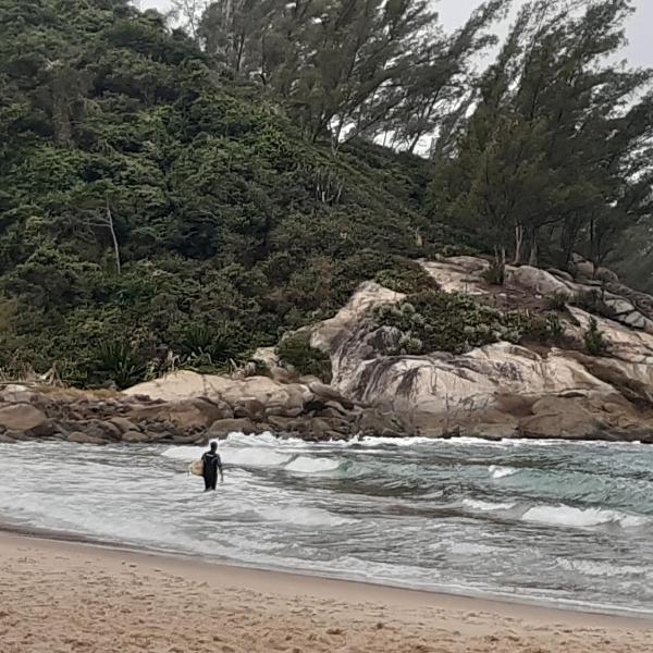 Casa Rústica praia da Ferrugem próximo praia com piscina compartilhada
