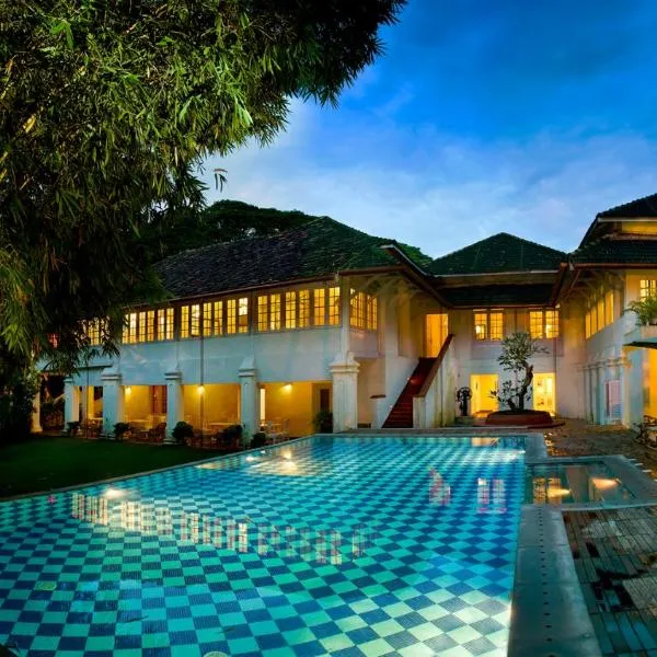 Neemrana's- Tower House, ξενοδοχείο στο Κοτσί