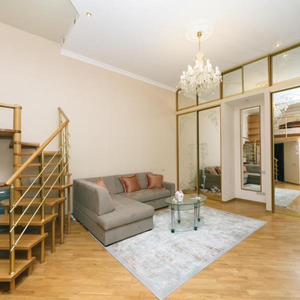 Stylish two-level flat 2 min from Khreschatyk