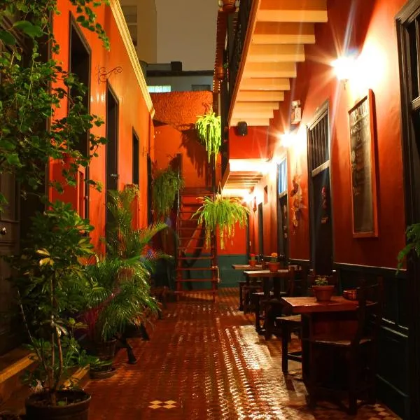 KACLLA, The Healing Dog Hostel – hotel w mieście Lima