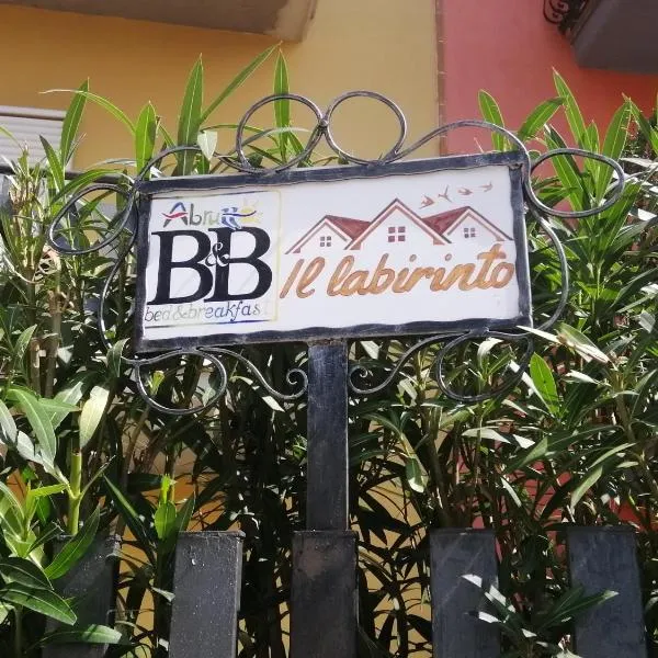 Il labirinto、スルモーナのホテル