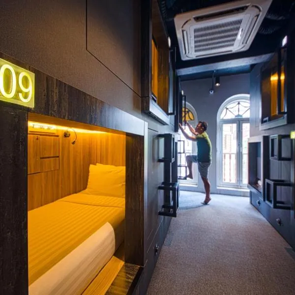 CUBE Boutique Capsule Hotel at Chinatown，位于新加坡的酒店