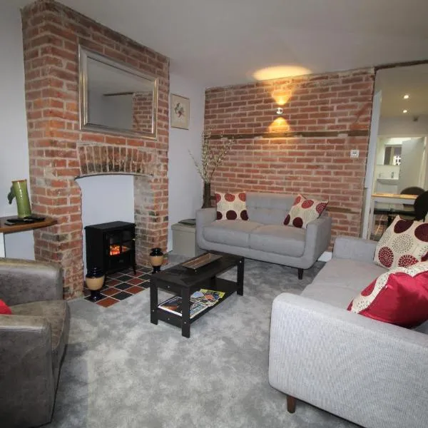 1 Steam Packet Cottage, hotel in Canterbury
