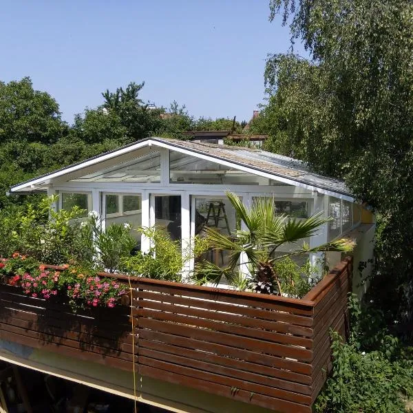 Greenhouse just 15 min from the Old Town, hotel in Bratislava