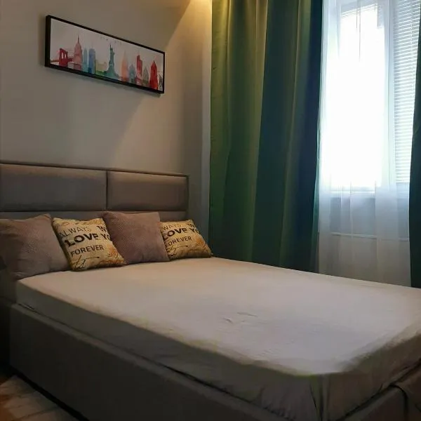 Смарт квартира в Новострое у метро Дворец Спорта, hotel din Harkiv