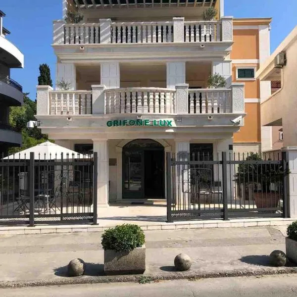 Apartments Grifone Lux, готель у місті Херцег-Новий