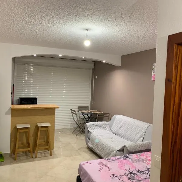 Studio ds résidence sécurisée avec vue & accès à la mer ., Hotel in Le Moule