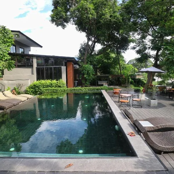 i-river chiangmai, hotel in Chiang Mai