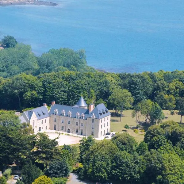 Manoir de Kergrec'h, hotel in Plougrescant