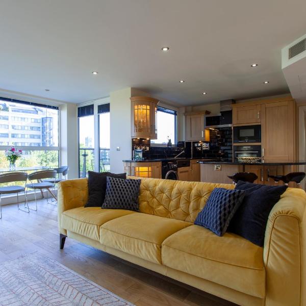 Thames View Apartment, Imperial Wharf