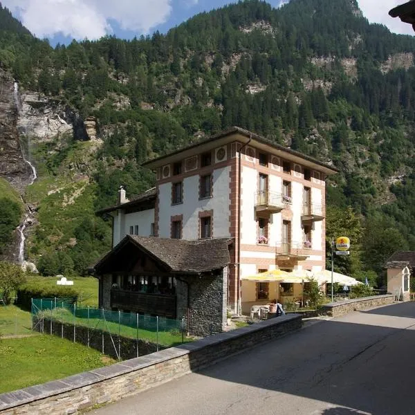Hotel La Cascata, hotel in Rossa