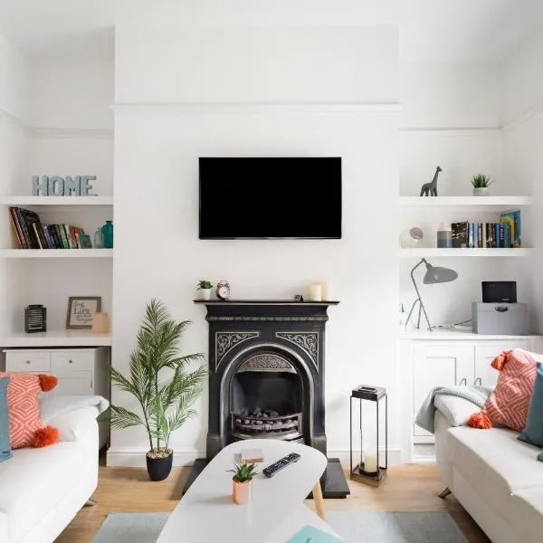 Secret City Courtyard Cottage Within Chester City Walls, hotel in Chester