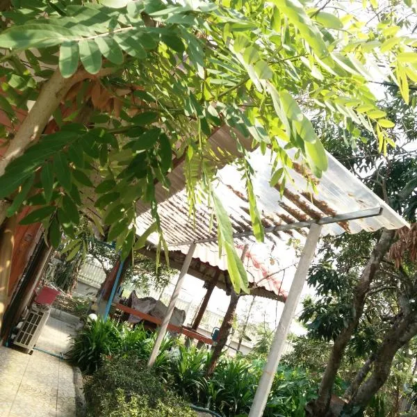 ต้งโฮมหละปูน, hotel v destinaci Lamphun