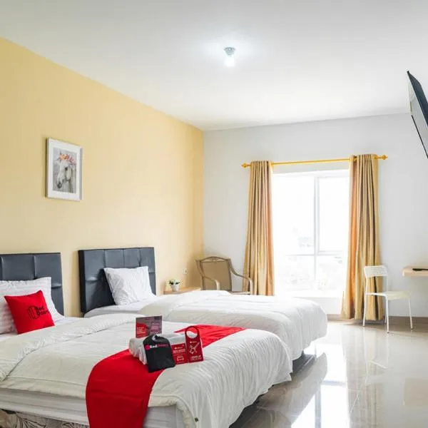 RedDoorz Plus near Teras Kota 3, hotel di Tangerang
