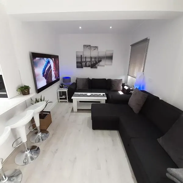 Domotic Lux Apartment, hotel in Granada