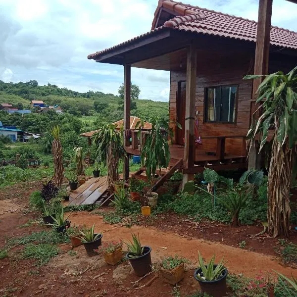 Happy bungalow & trekking, hotel in Banlung
