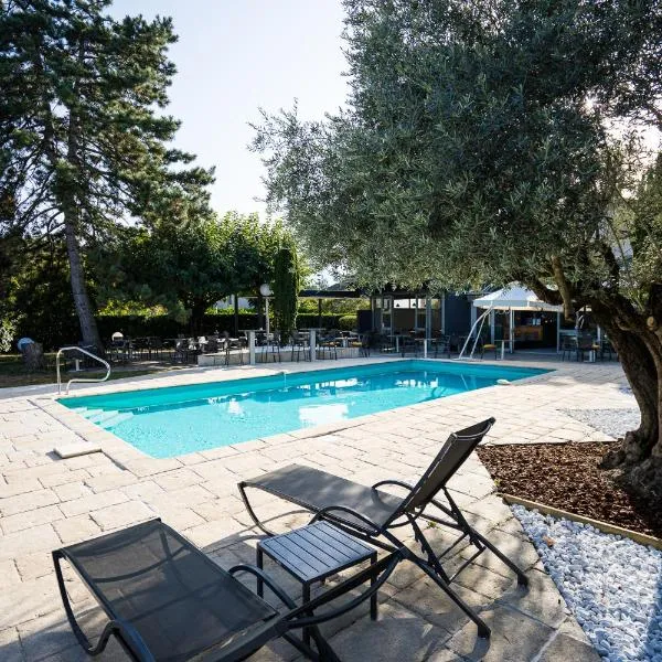 PoMo Hôtel & Restaurant，埃希羅萊的飯店