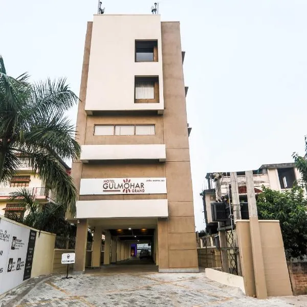 Hotel Gulmohar Grand, hotel in Jorhāt