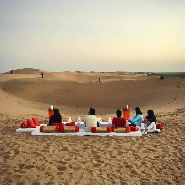 Sunny Desert Camp, hotel in Kūri