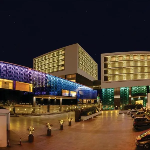 Orange Megastructure LLP, hotell sihtkohas Surat