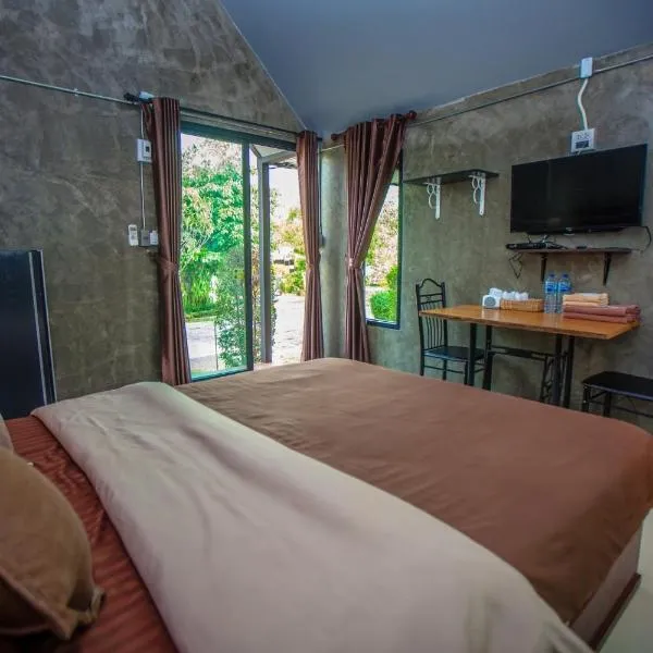 BR2 House Resort, hotel in Phayao