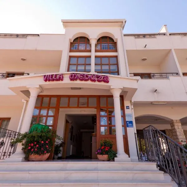 HOTEL MEDUZA, hotel in Biograd na Moru