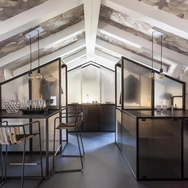 Casa Trentini - Atemporary Art Apartments, hotel in Trento