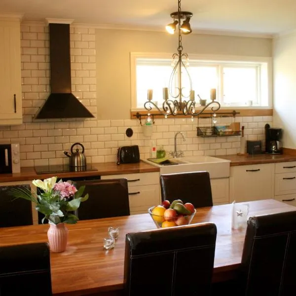 Grönelid Gård, hotel in Tived