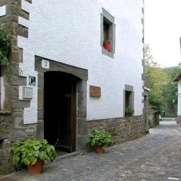 Apartamentos Pistolo, hotel in Ochagavía