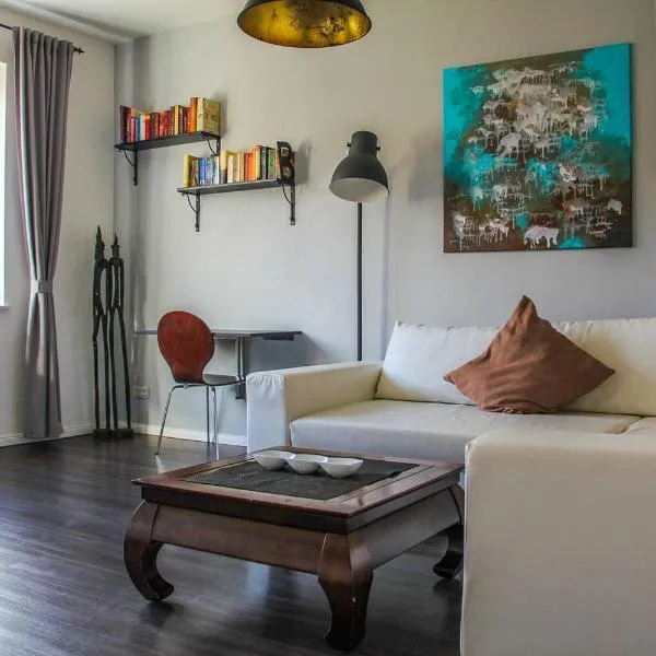 EXKLUSIVE 2 Zimmer Wohnung mit Balkon in Top Lage!, hôtel à Brême