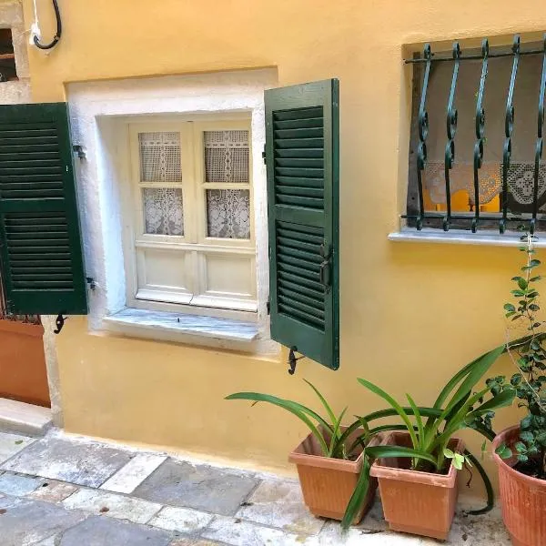 Grandma’s old town house, hotel in Corfu