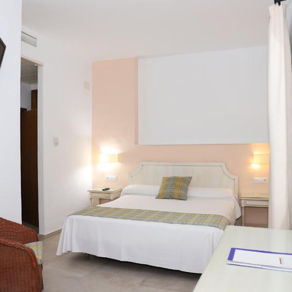 Hostal Doña Lola Marina