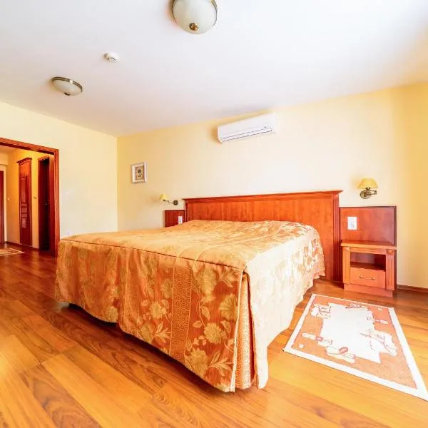 Pannon Hotel Bejelentkezés 20 óráig, Check-in until 20 o'clock, Einchecken bis 20 Uhr, hotel in Mohács