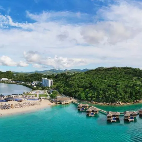 Royalton Antigua, An Autograph Collection All-Inclusive Resort, hotel in Five Islands Village